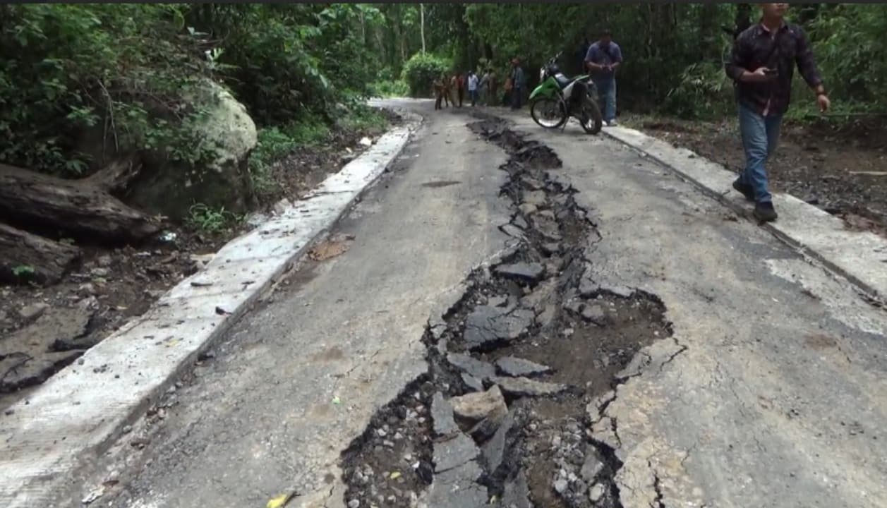 Jalur ke Pantai Bandealit Ambles, DPRD Jember Temukan Perencanaan Proyek Tidak Tepat