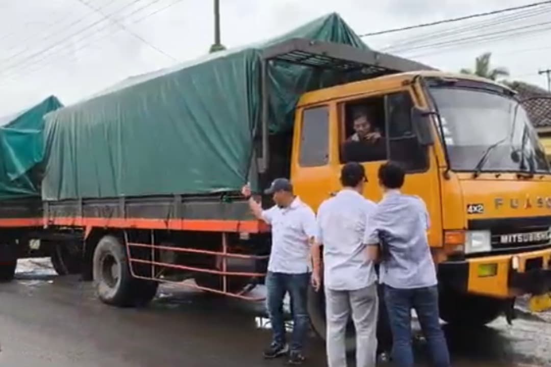 Kerusakan Jalan Kian Parah, DPRD Jember Hentikan Truk Bermuatan Berlebih