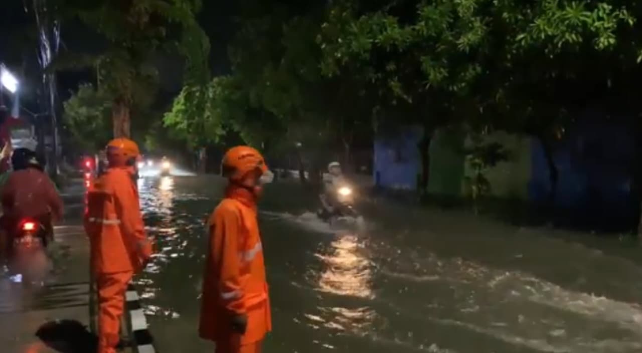 Diguyur Hujan Lebat, Ruas Jalan Kota Bojonegoro Terendam Banjir