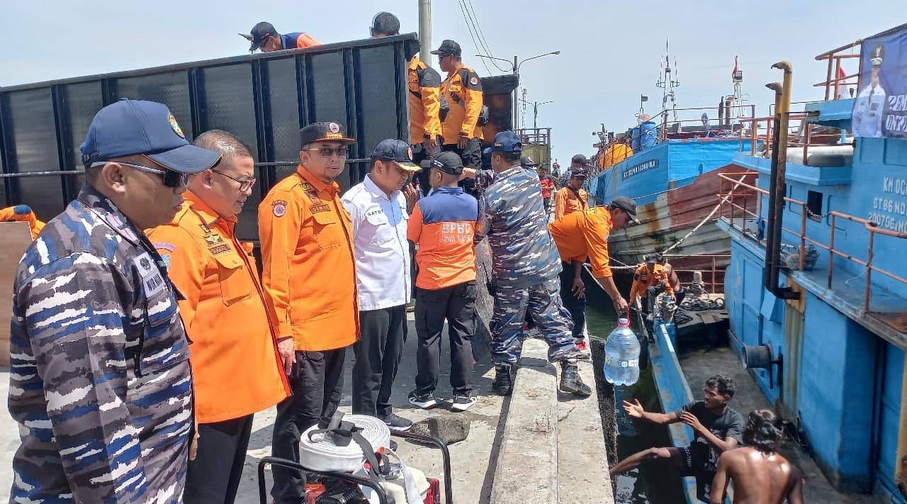 BPBD Jatim Kirim 40 Ribu Liter Air Bersih untuk Warga Gili Ketapang yang Krisis Air