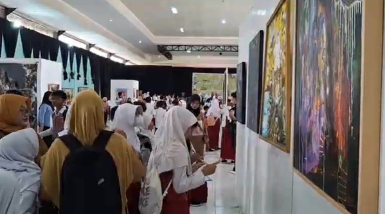 Antusiasme Pelajar SD Ikuti Pameran Seni Lukis di Pekan Seni Kerakyatan Bojonegoro
