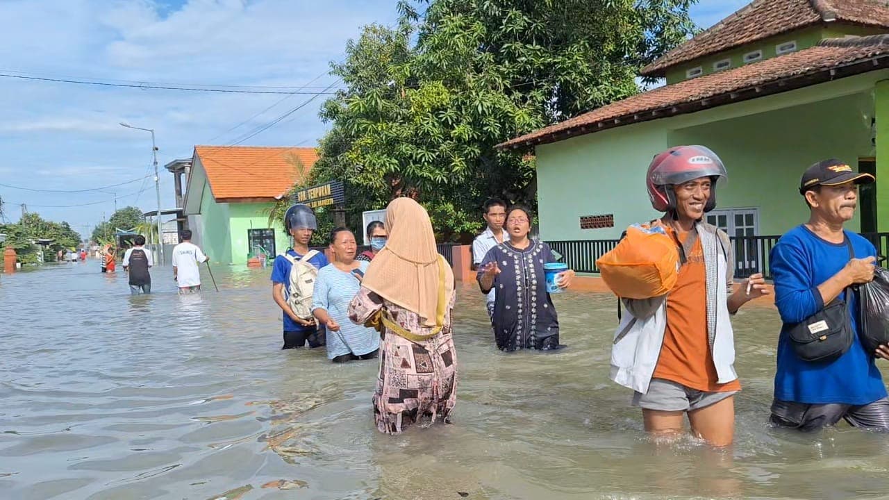 Ketinggian Banjir di Tempuran Mojokerto Capai 1,5 Meter, Warga Mengungsi