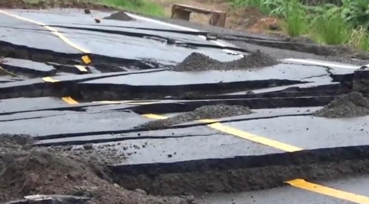 Longsor Putuskan Jalur Lintas Selatan, Akses ke Blitar dan Pantai Modangan Ditutup