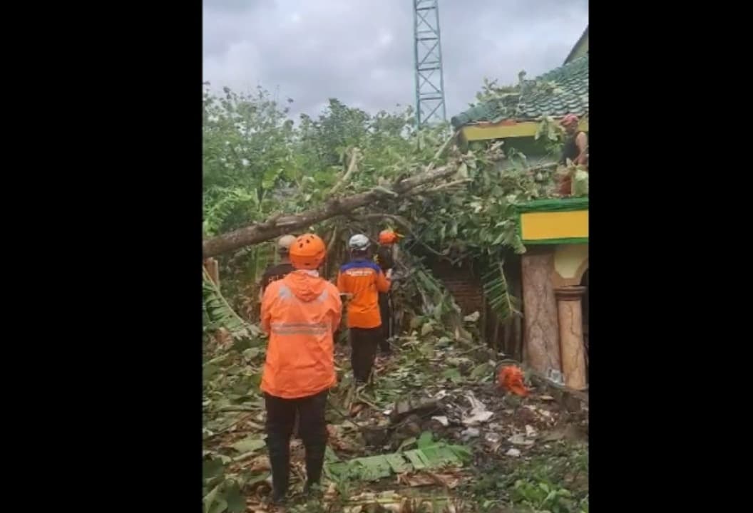 Puluhan Rumah di Tuban Rusak Diterjang Puting Beliung, Warga Diminta Waspada