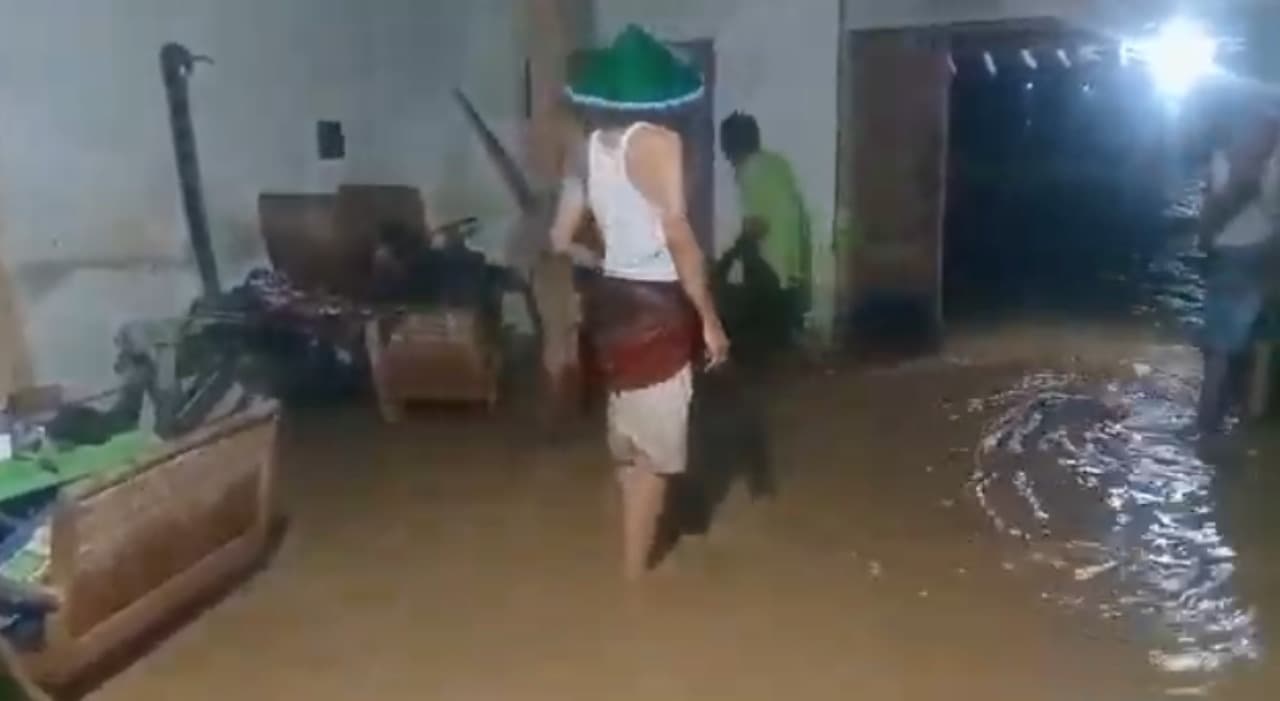 Tanggul Jebol, Banjir Bandang Terjang Puluhan Rumah di Ponorogo