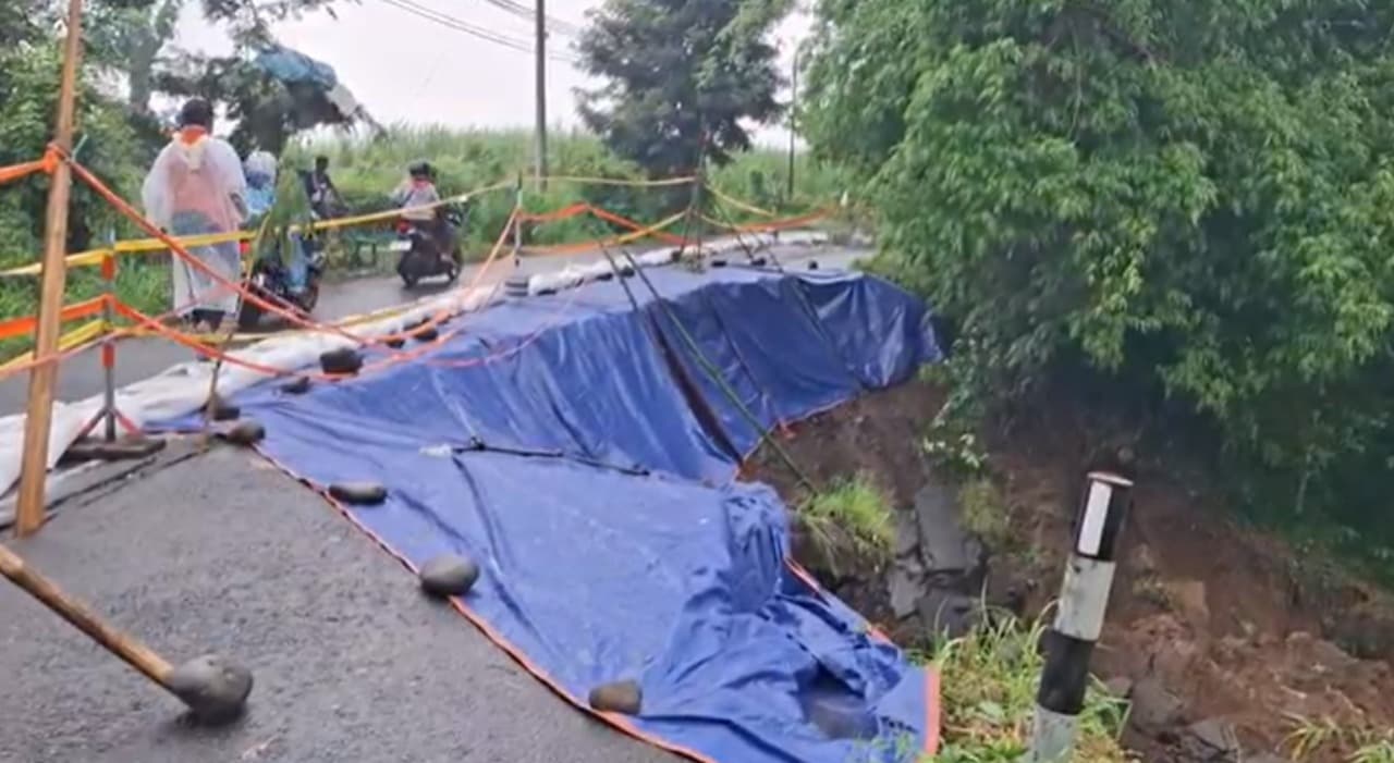 Longsor Putus Jalur Utama Sendang-Karangrejo di Tulungagung, Akses Dialihkan