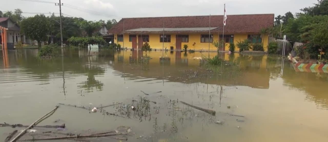 Waduk Meluap, SD dan Kantor Desa di Lamongan Terendam Banjir