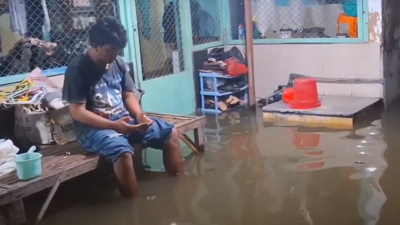 Air Laut Pasang, Ribuan Rumah di Bangkalan Terendam Rob