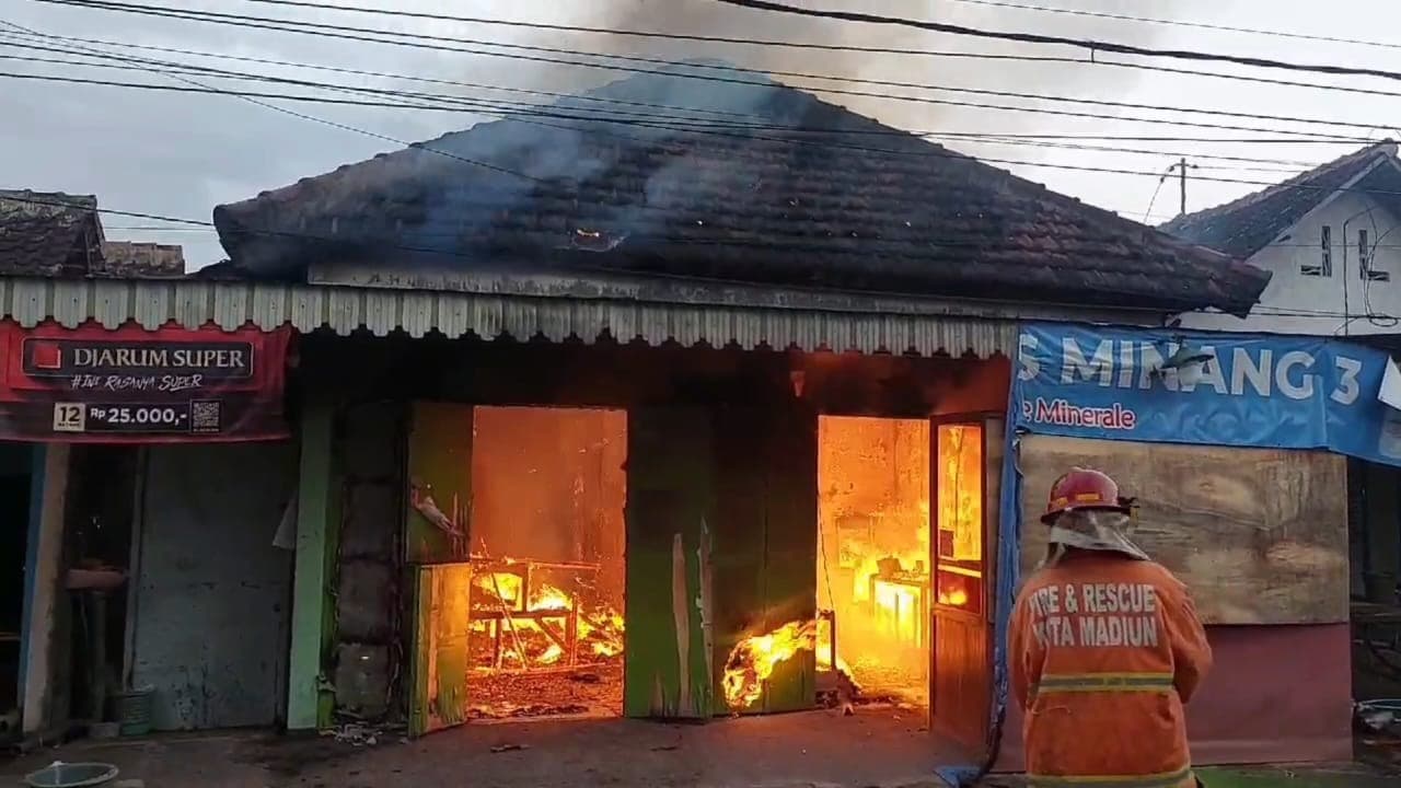 Rumah Makan di Kota Madiun Dilahap Api, 3 Orang Alami Luka Bakar