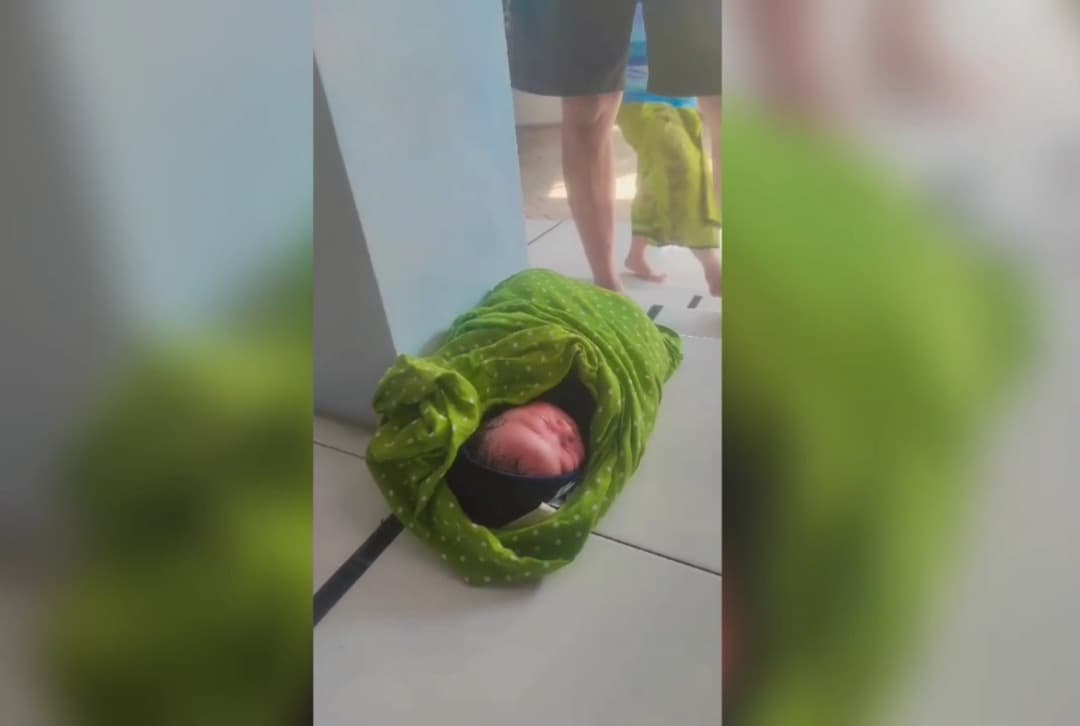 Warga Digegerkan dengan Penemuan Bayi di Emperan Masjid