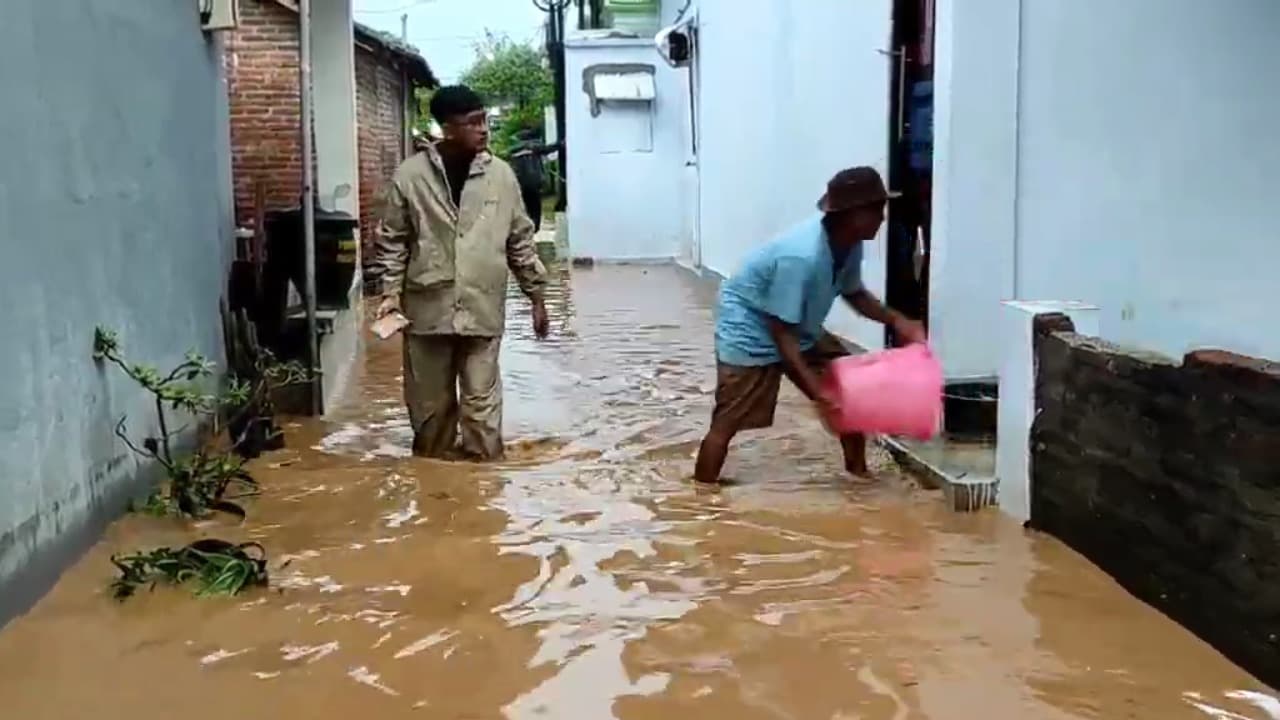 Sungai Bendokrosok Tersumbat, Luapan Air Rendam Puluhan Rumah