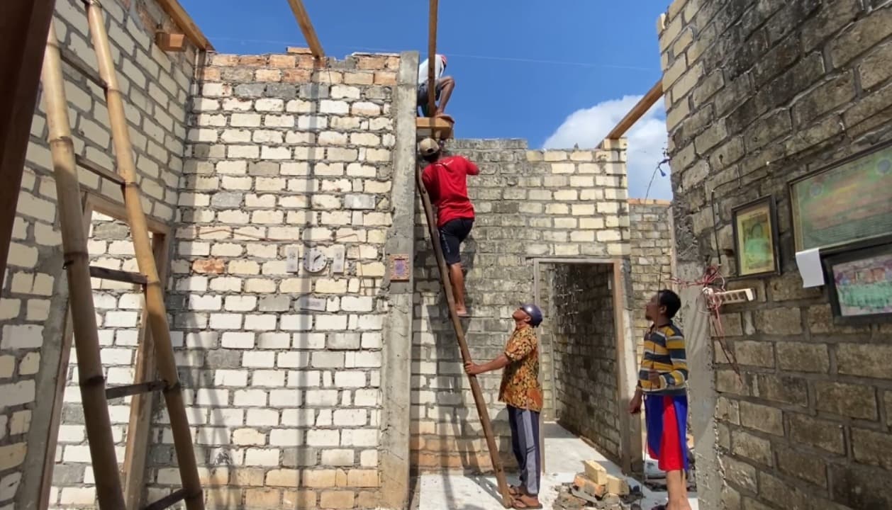 Atap Rumah di Tuban Terbang 50 Meter Akibat Puting Beliung