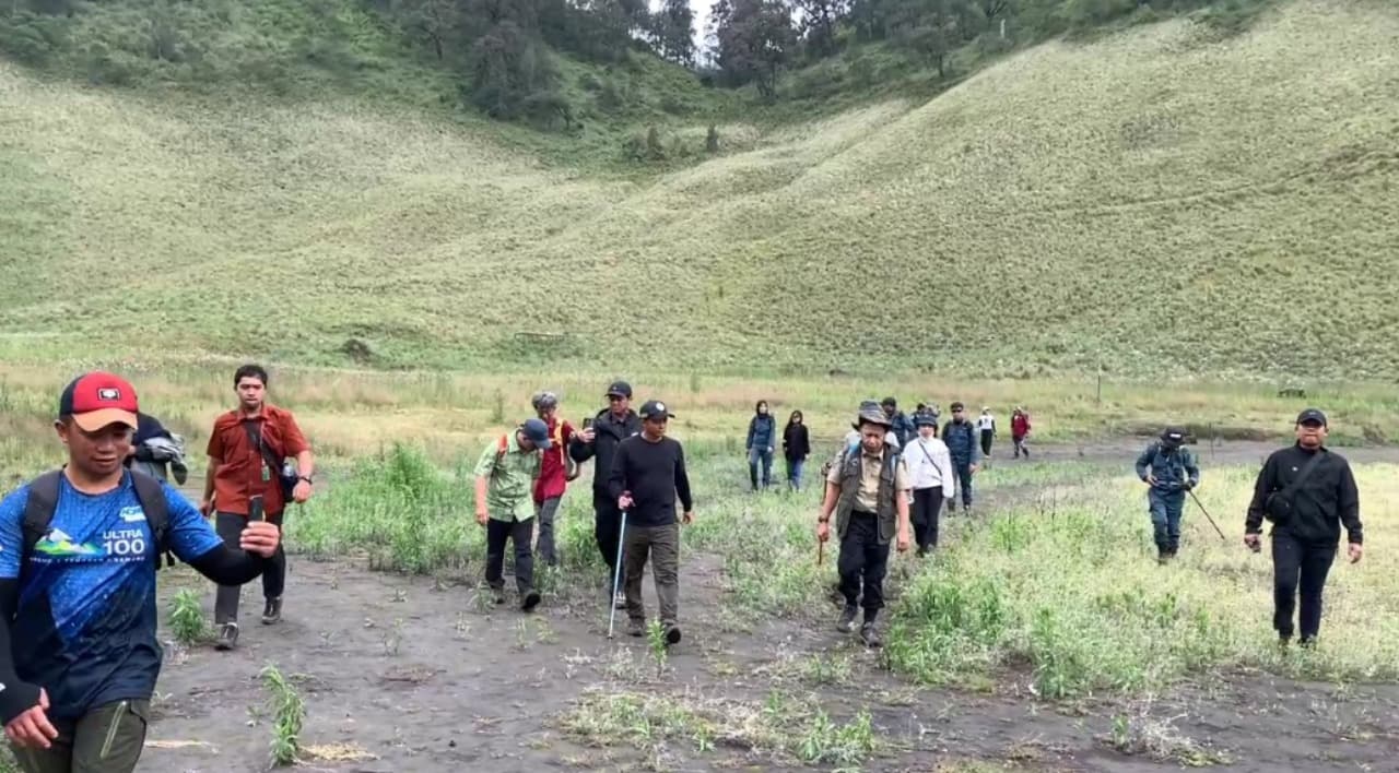 Setelah Lima Tahun Ditutup, Pendakian Gunung Semeru Resmi Dibuka