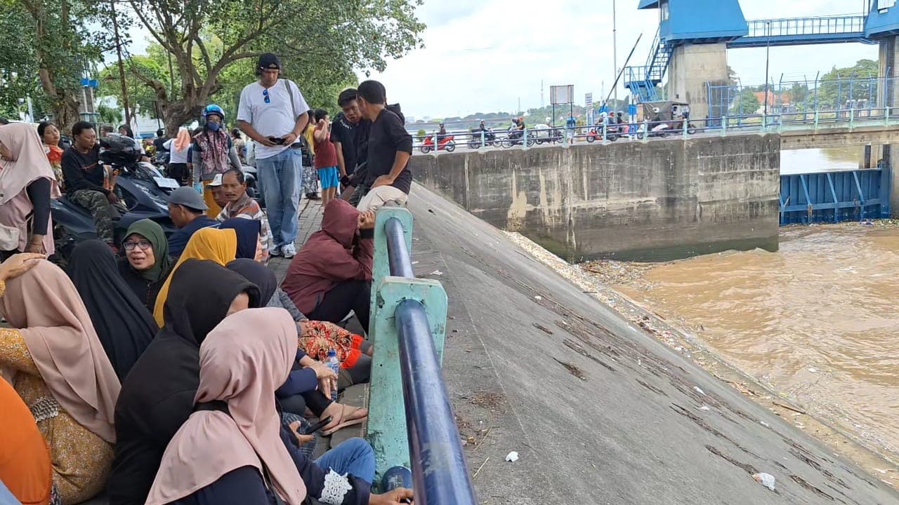 Putus Cinta, Pemuda Terjun ke Sungai Brantas Mojokerto