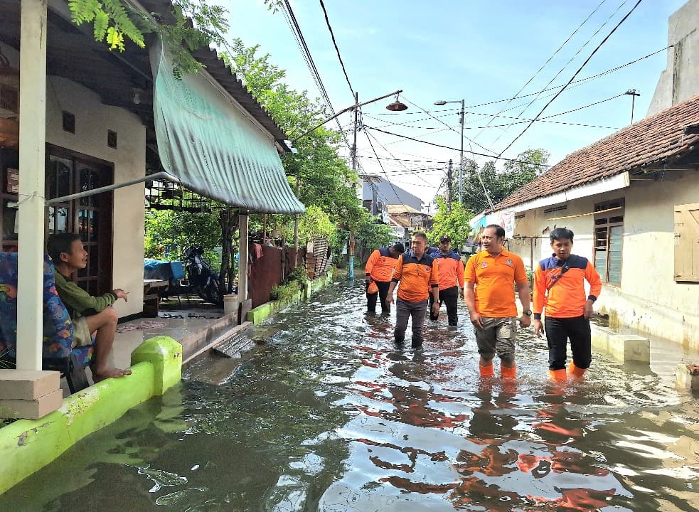 Waru Sidoarjo Banjir Lagi, Tim BPBD Jatim Langsung Evakuasi Warga