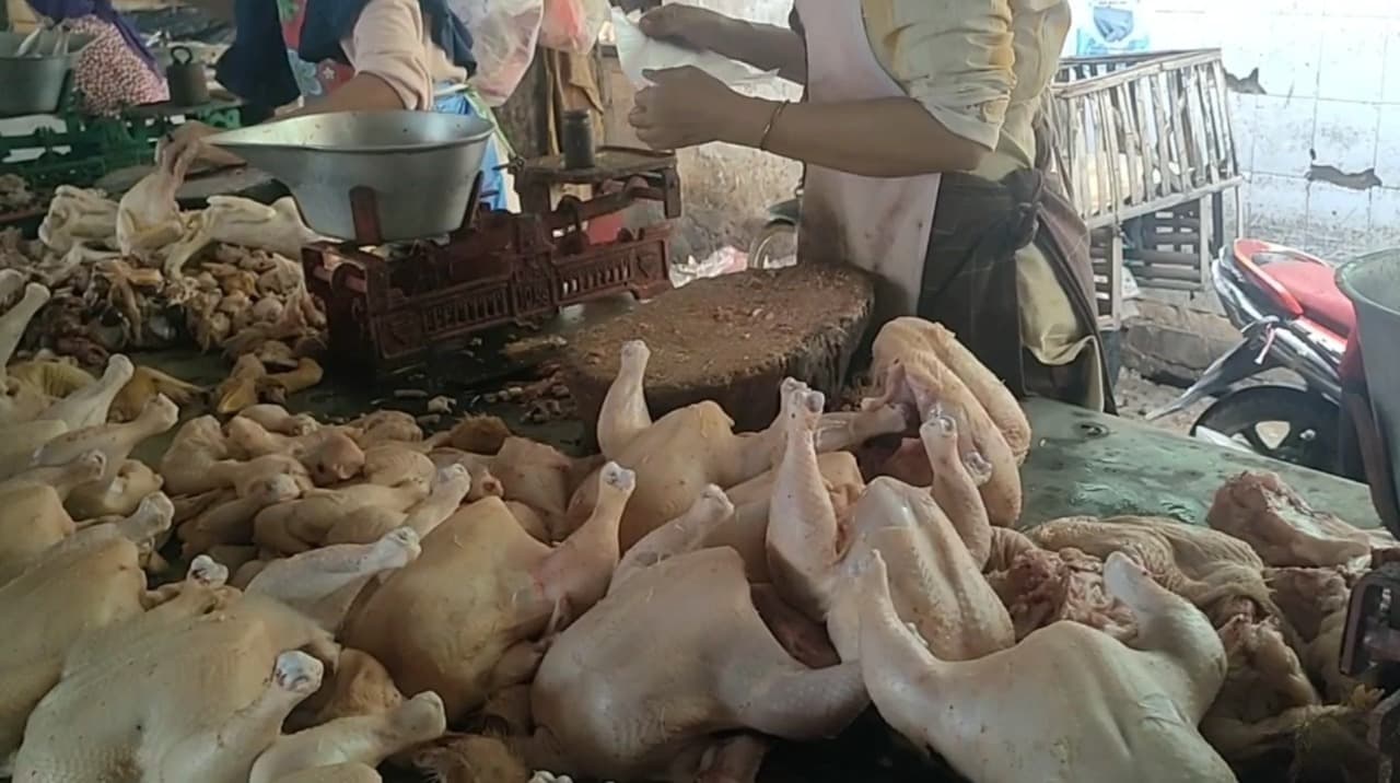 Jelang Tahun Baru,  Daging Ayam Broiler Alami Kenaikan