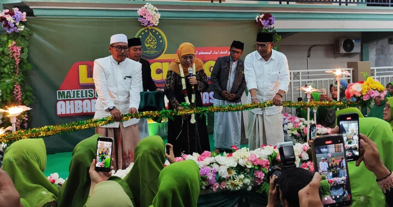 Khofifah Indar Parawansa Bersama Aliyadi Mustofa Launching Majelis Dzikir Ahbabul Musthofa Al Hasani