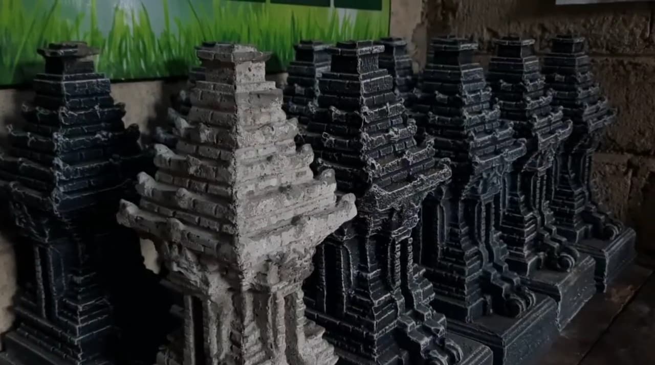 Petugas Kebersihan di Blitar Olah Abu Sampah Menjadi Miniatur Candi dan Garuda