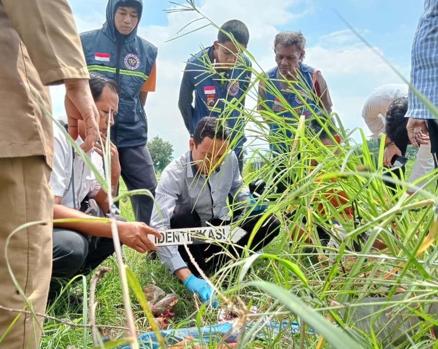 Kantong Berisi Darah Ditemukan di Tumpukan Sampah Mojokerto