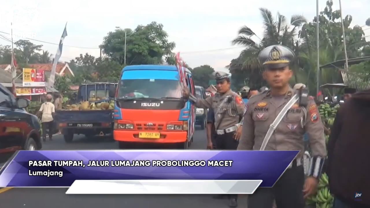 Pasar Tumpah, Jalur Lumajang Probolinggo Macet