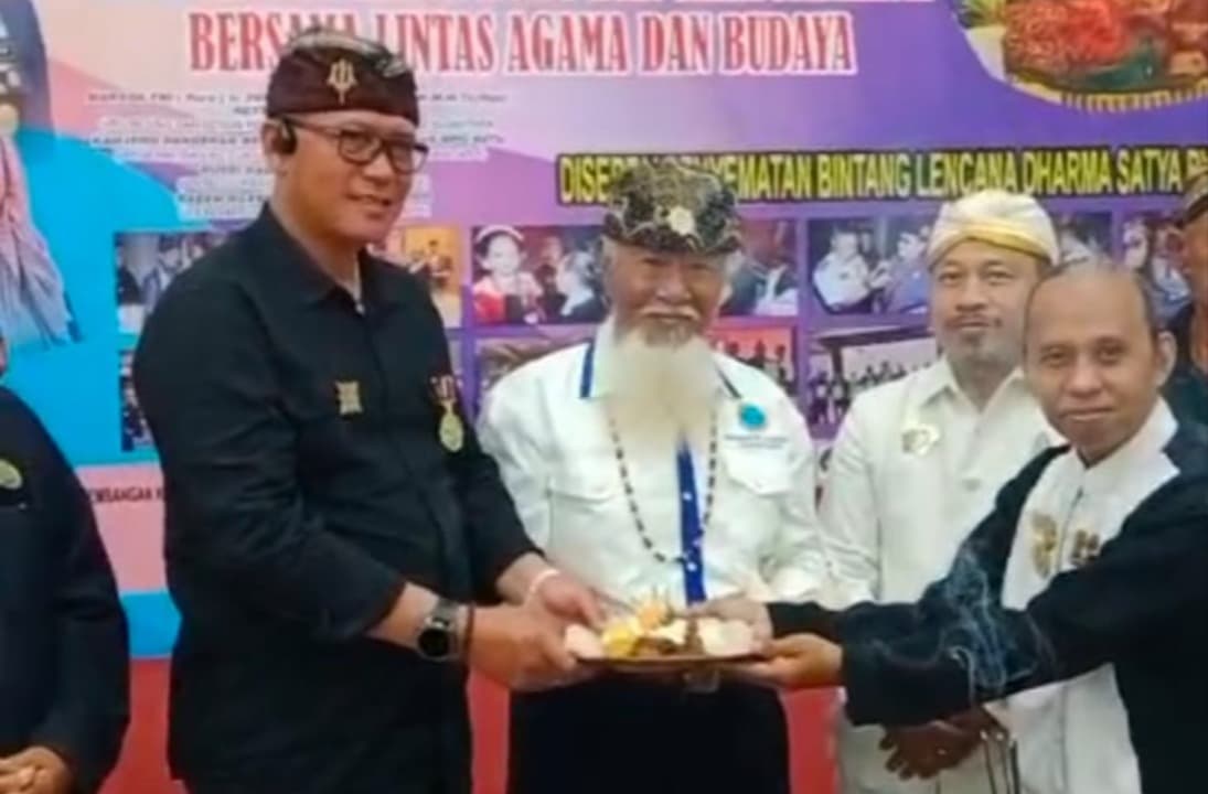 Kapolsek Diwek Jombang AKP Edy Wiyono Raih Bintang Lencana Dharma Satya Budaya Nusantara 2024