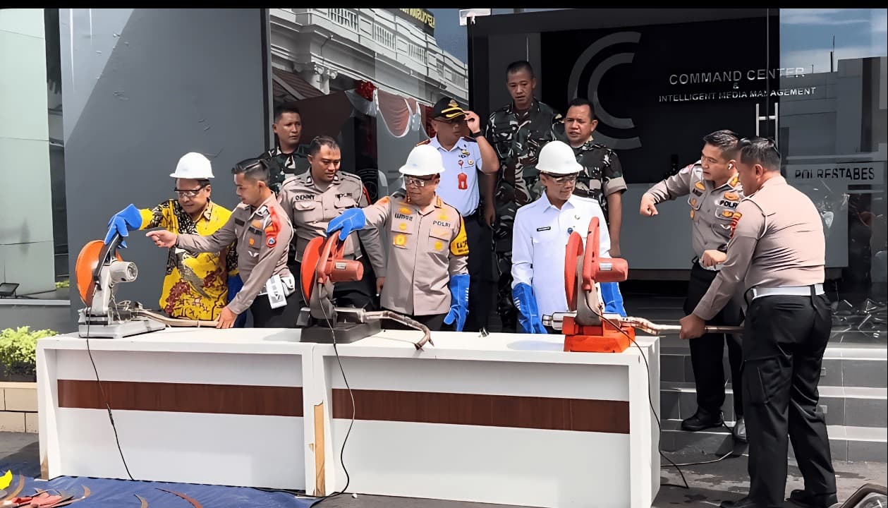 Satlantas Polrestabes Surabaya Musnahkan Ratusan Knalpot Brong Hasil Operasi Balap Liar