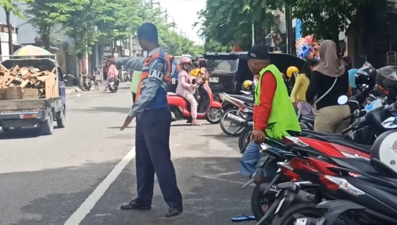 Picu Kemacetan, Dishub Bangkalan Tertibkan Parkir di Kawasan Pecinan Bangkalan