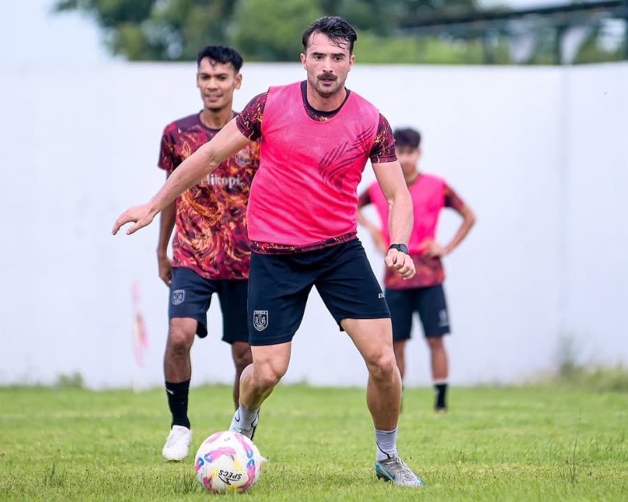 Fabien Garcia Berpeluang Debut Lawan Persipal FC