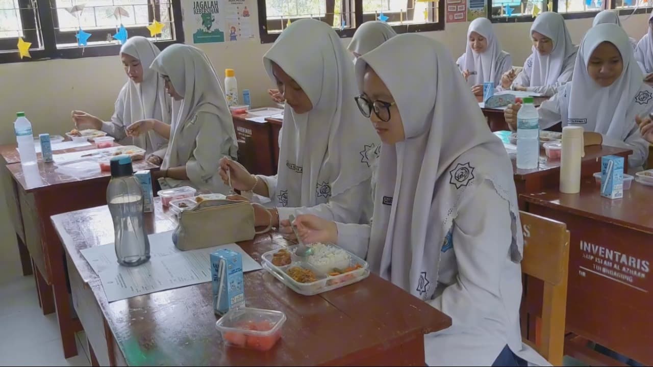 1.300 Siswa Tulungagung Nikmati Program Makan Bergizi Perdana