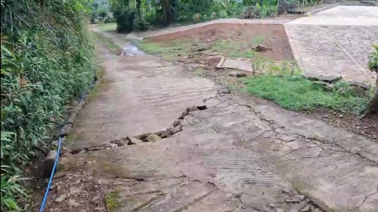 Bencana Tanah Gerak Ancam Tujuh Rumah Warga Di Trenggalek