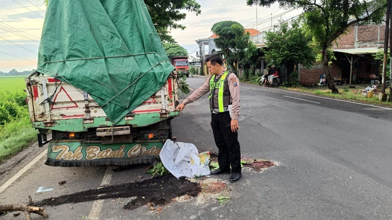 Tabrak Truk Rusak di Pantura Tuban, Dua Pemotor RX King Tewas