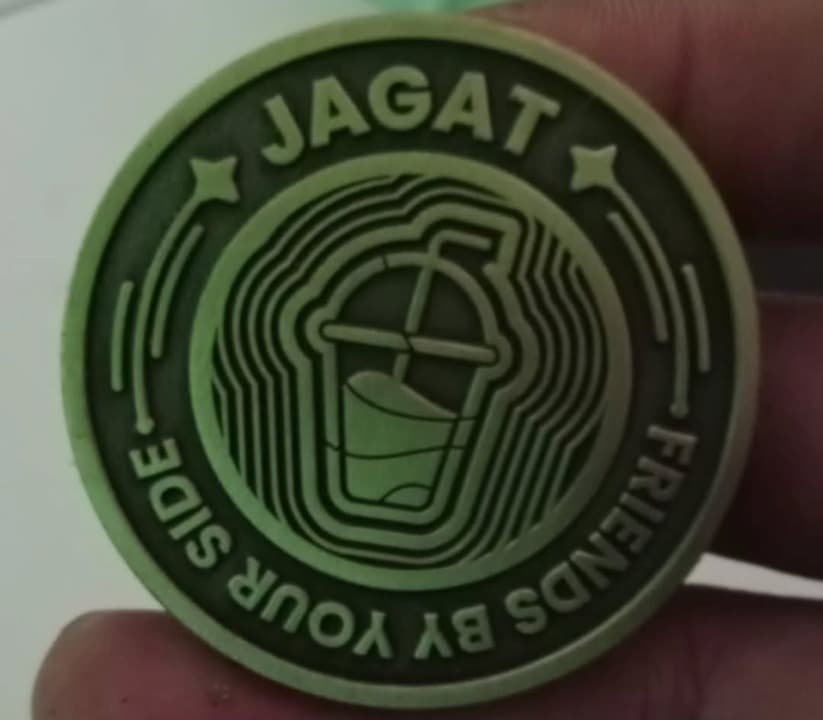 Demi Koin Jagat, Pemburu Bongkar Bollard Ball di Surabaya