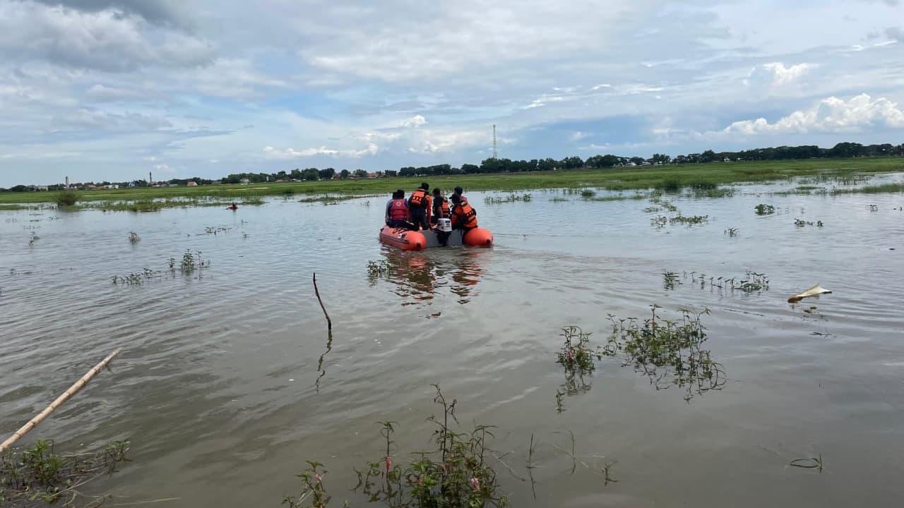 Cari Kangkung, Petani Tenggelam di Waduk Tikung Lamongan