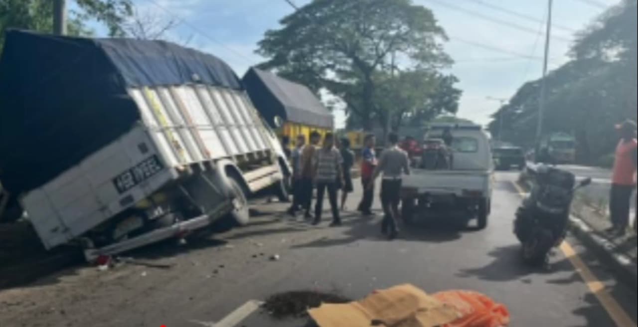 Berangkat Kerja, Buruh Pabrik Tewas Tabrak Truk Mogok di Legok Pasuruan