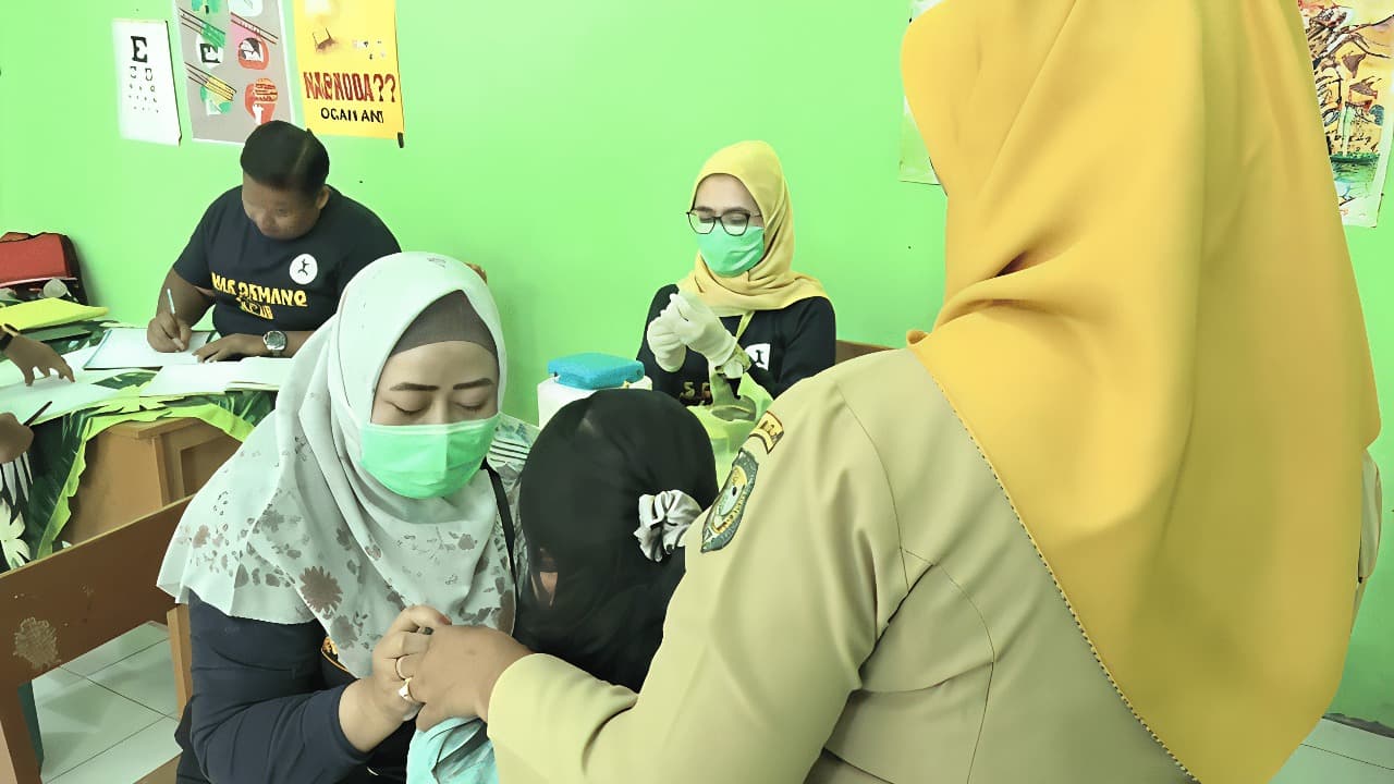 Ribuan Siswi di Madiun Terima Vaksin HPV untuk Pencegahan Kanker Serviks