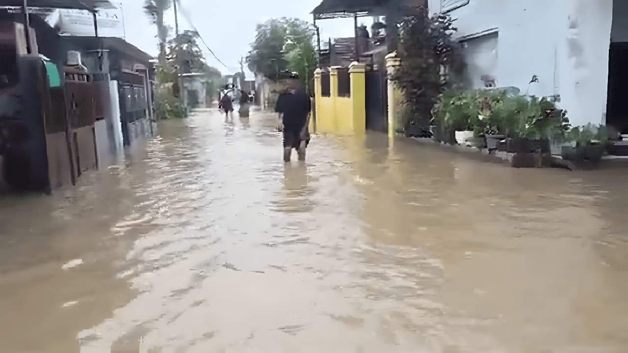 Banjir Melanda Tiga Kecamatan di Pasuruan, Warga Alami Gangguan Aktivitas