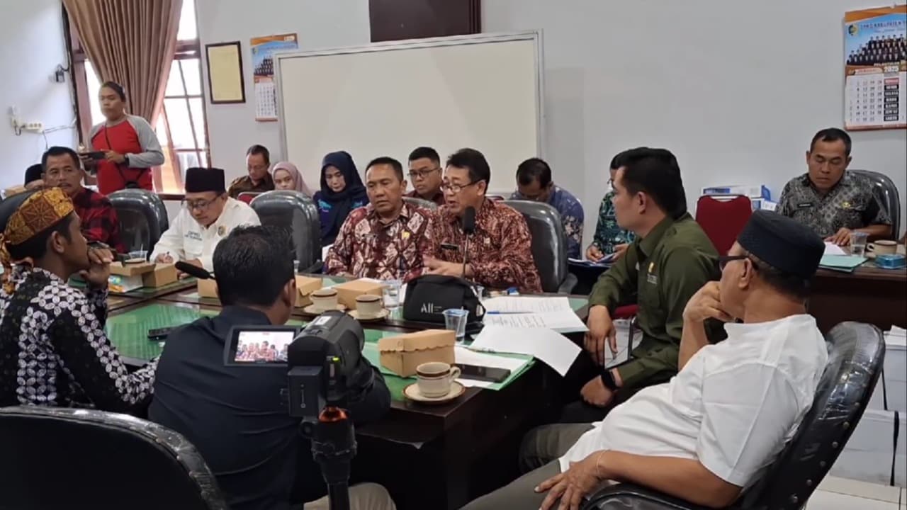 Tuntut Peningkatan Kesejahteraan, Guru Honorer Mengadu ke DPRD Tulungagung