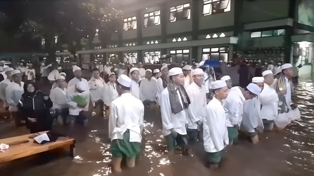 Sungai Welang Meluap, Banjir Rendam Pondok Pesantren di Pasuruan