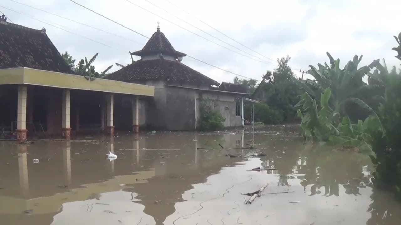 Banjir Luapan Bengawan Solo Rendam Ratusan Rumah di Ngawi