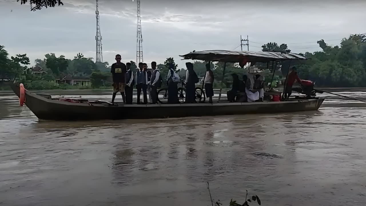 Bengawan Solo Siaga Merah, Warga Bojonegoro Khawatir Banjir