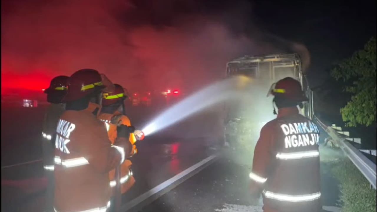 Bus Citi Trans Terbakar di Tol Nganjuk