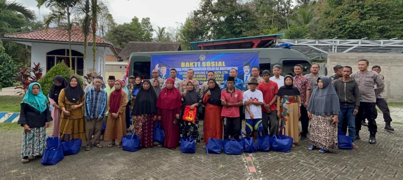 Lapas Banyuwangi Salurkan Bansos Sembako Kepada Warga Kurang Mampu