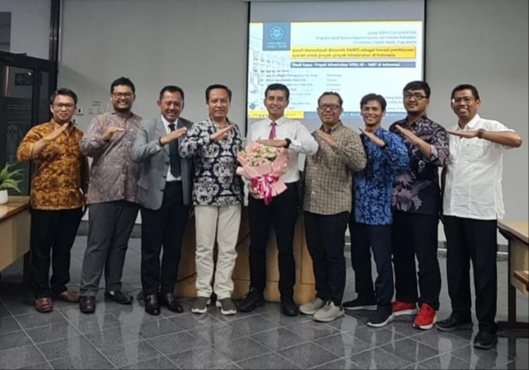 Anggota DPR RI Heru Tjahjono Uji Disertasi Lasarus Bambang, Mahasiswa Program Doctoral UGM Yogyakarta