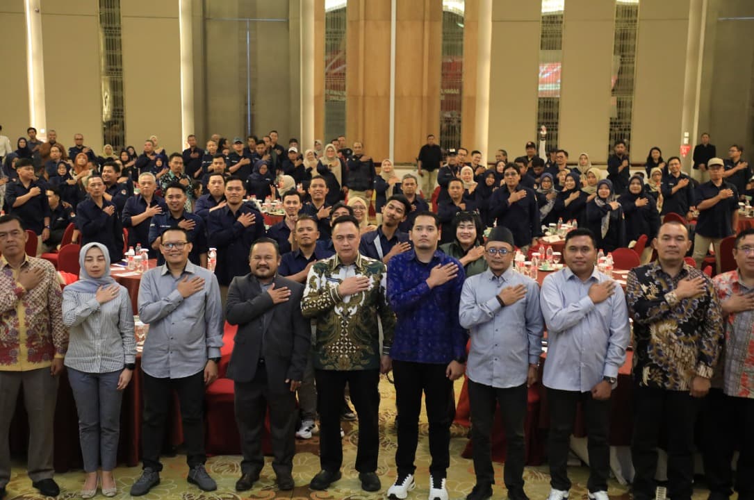 Terima Penghargaan di Pembubaran Ad-hoc KPU, Penjabat Walikota Malang Iwan Kurniawan Beri Sambutan "Tak Biasa"