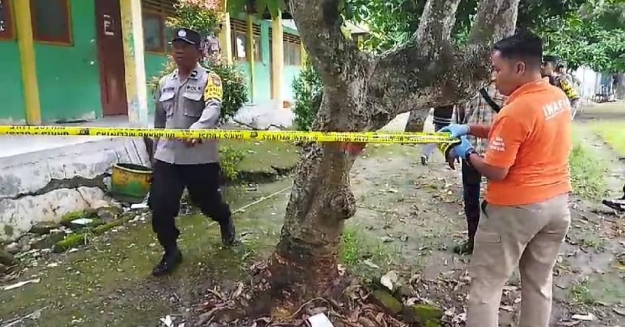 Dua Pemuda di Mojokerto Tewas Usai Pesta Miras di Teras SDN