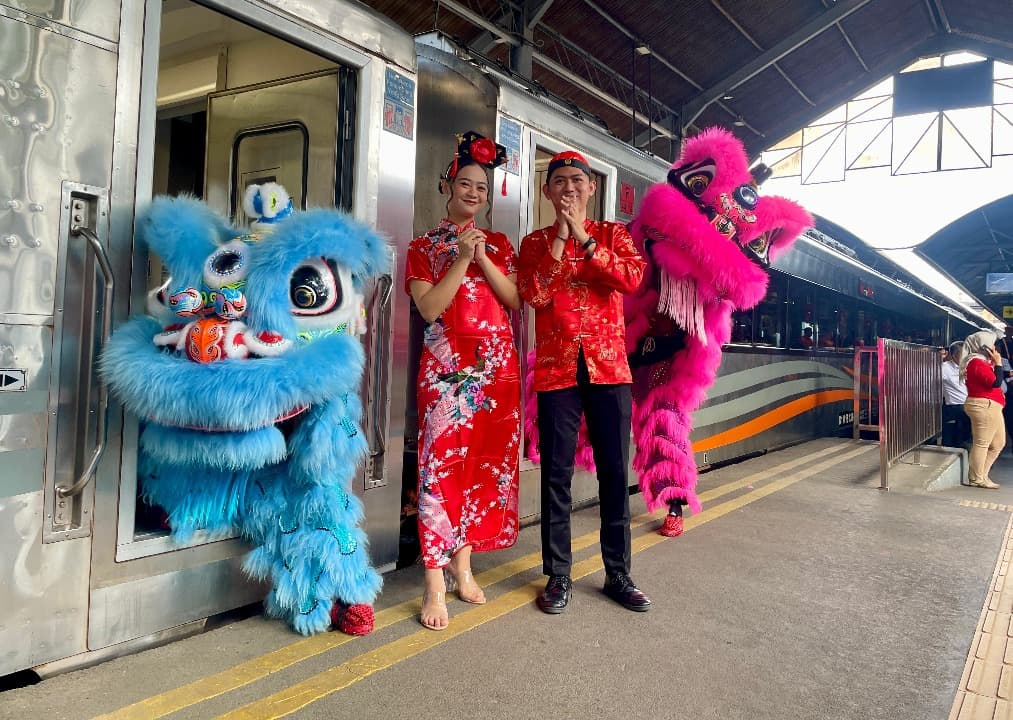 Gong Xi Fa Cai! Daop 8 Surabaya Gelar Imlek at Surabaya Gubeng Station