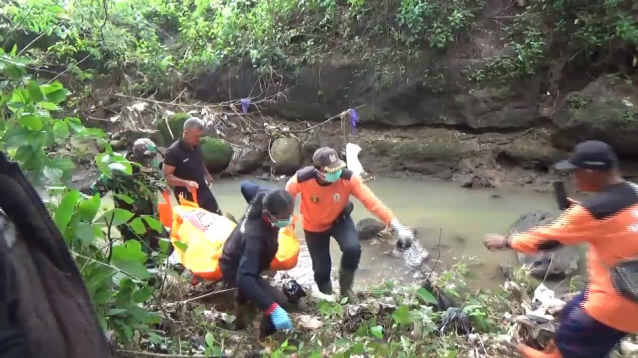 Mayat Pria Tanpa Busana Ditemukan di Aliran Sungai Ngawi