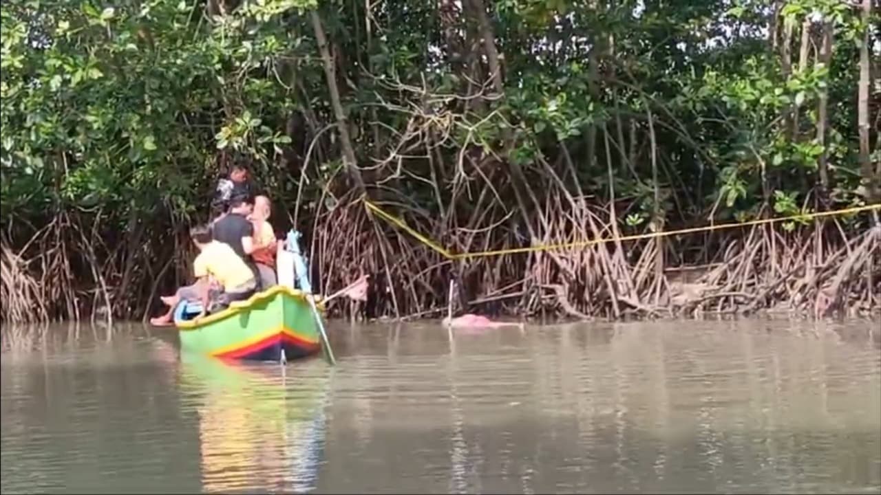 Mayat Perempuan Tua Ditemukan Mengambang di Muara Sungai Probolinggo