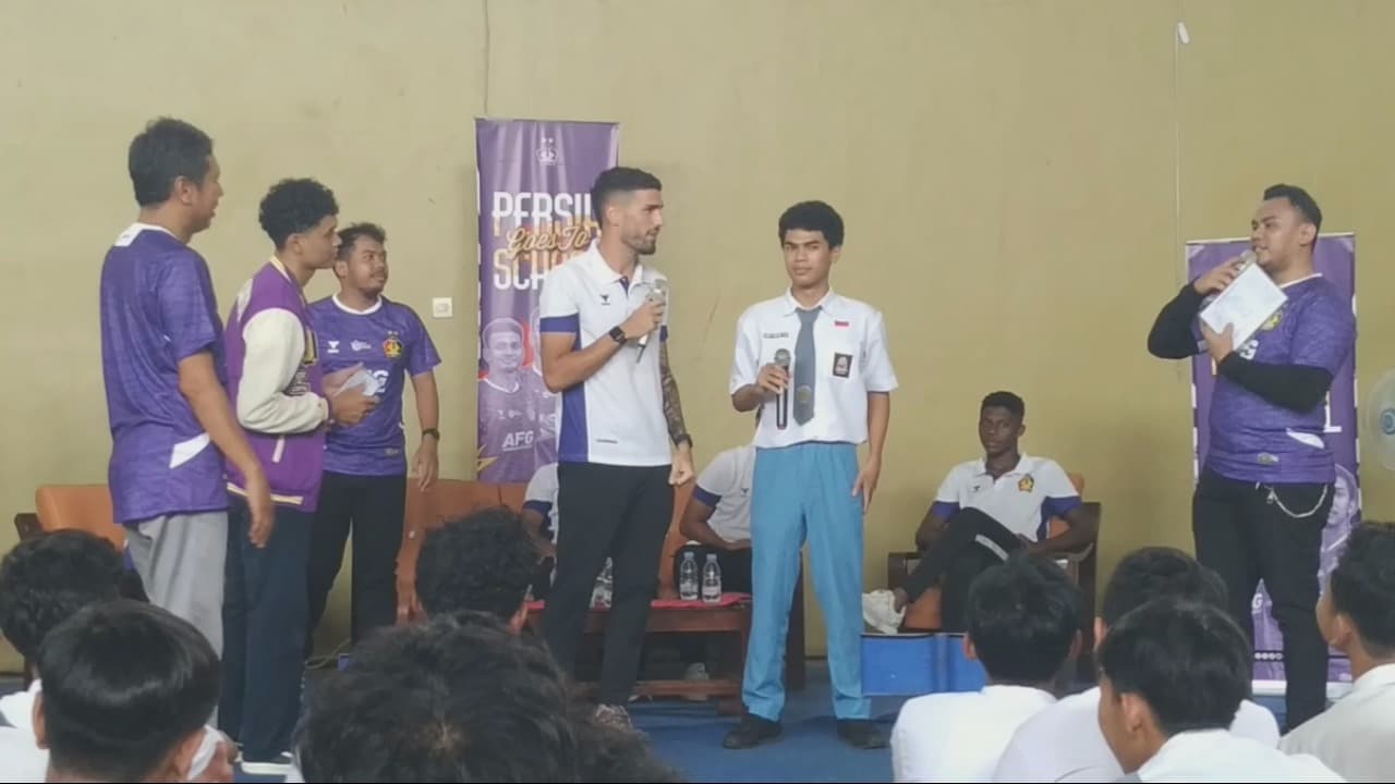 Pemain Persik Kediri Berbagi Inspirasi kepada Pelajar SMA di Kegiatan "Persik Goes To School"