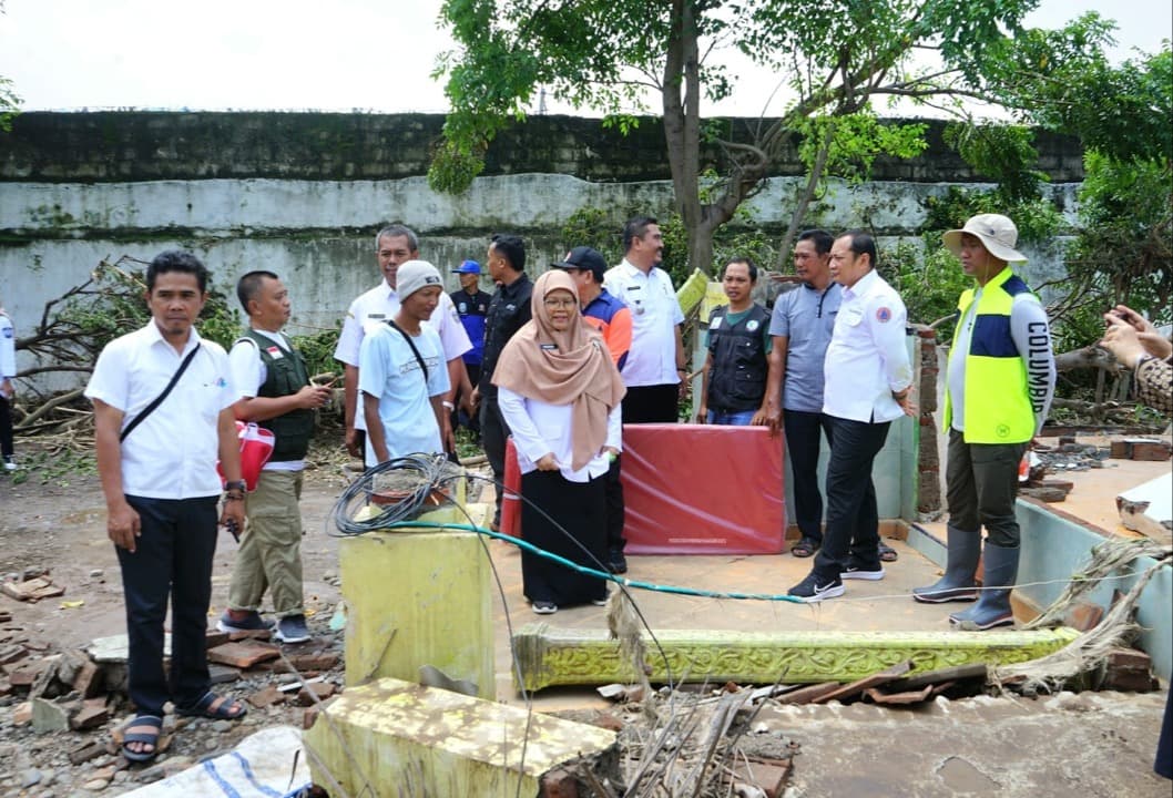 Banjir di Situbondo, Kalaksa BPBD Jatim Terjunkan Tim Tinjau Rumah Roboh